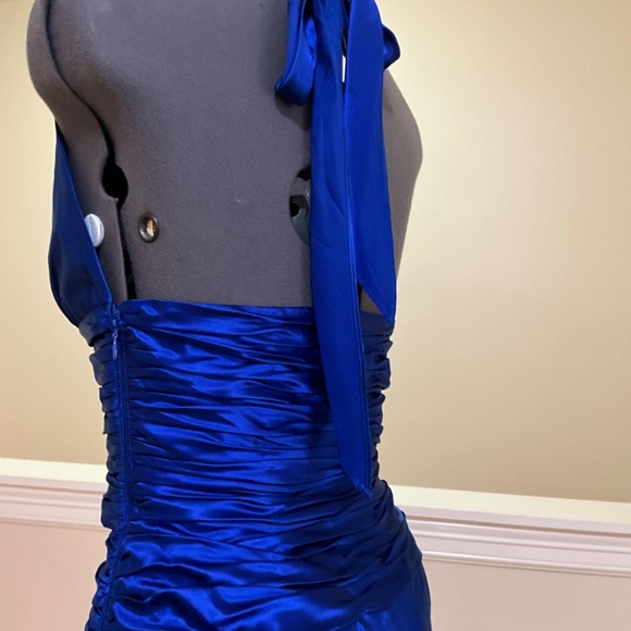Marilyn Monroe cobalt blue halter dress. - Picture 4 of 8